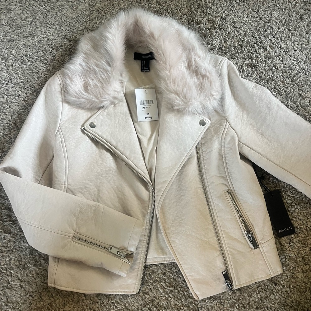Perfect for spring!  NWT pebbled faux leather jacket with removable faux fur 💞